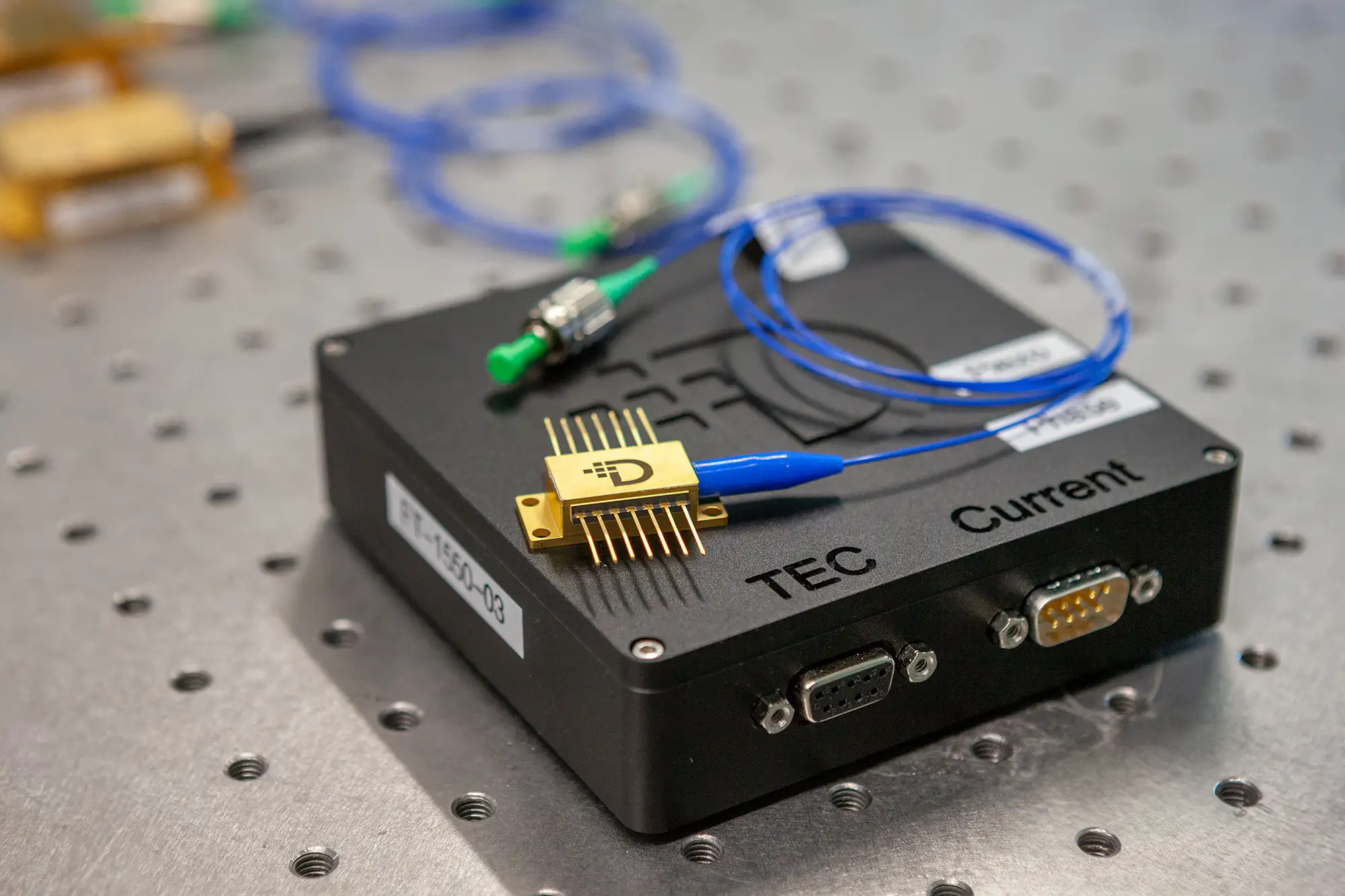 極狭線幅 周波数可変レーザー